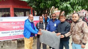 দেবীগঞ্জে গ্রাম পুলিশদের মাঝে রেড ক্রিসেন্টের শীতবস্ত্র বিতরণ